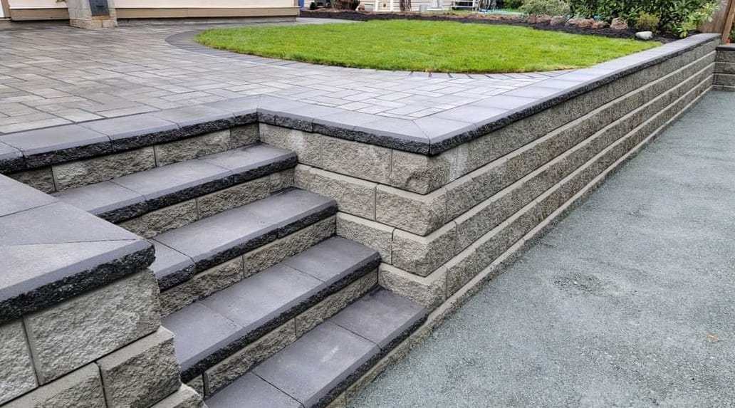 Retaing wall with stairs